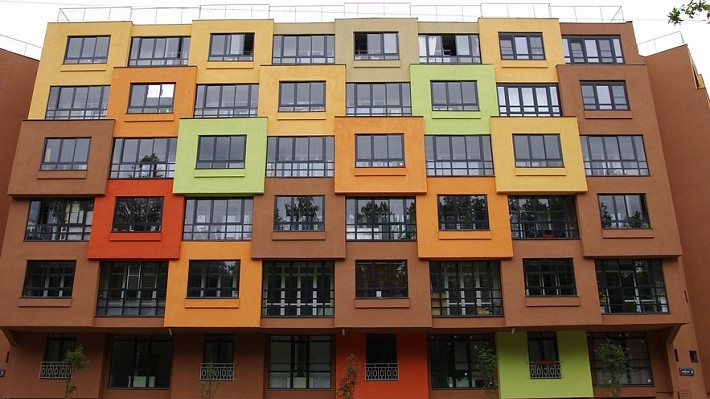 Почему у модных ЖК разноцветные фасады: тренды архитектуры