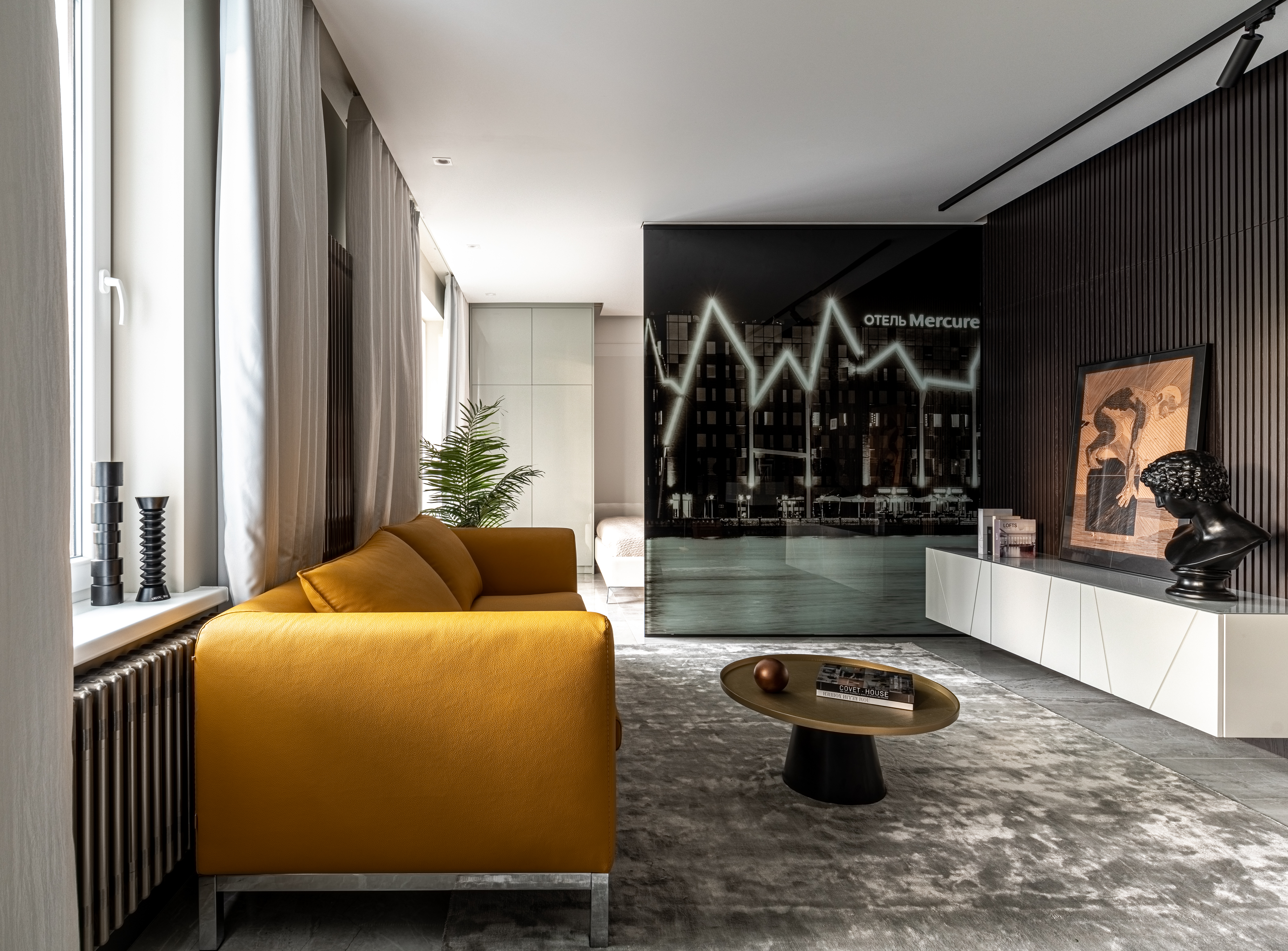 Квартира для отдыха в Светлогорске: 45 метров современного функионализма с отражающими поверхностями и отдельной спальней