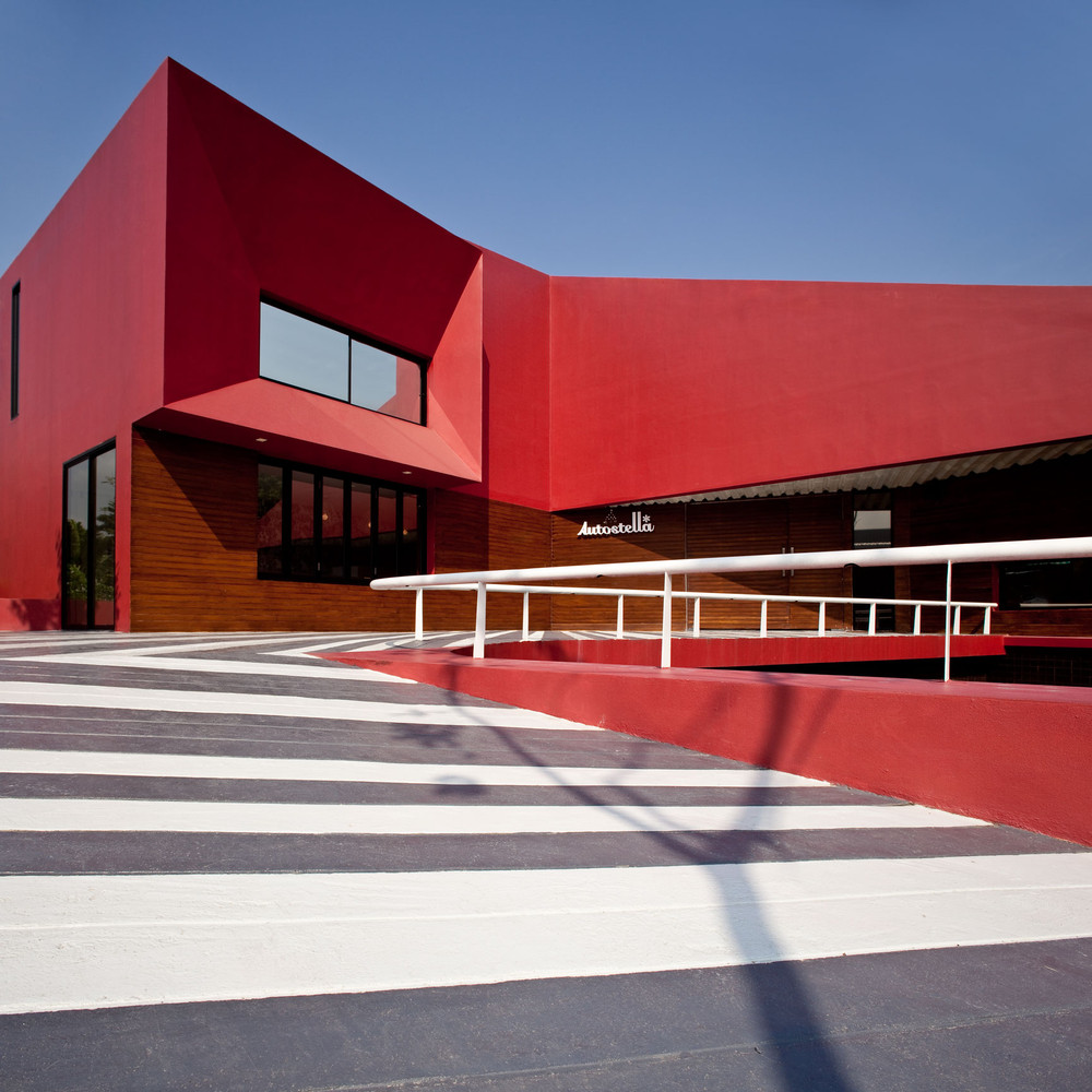 Красный цвет в архитектуре: власть во всех ее оттенках