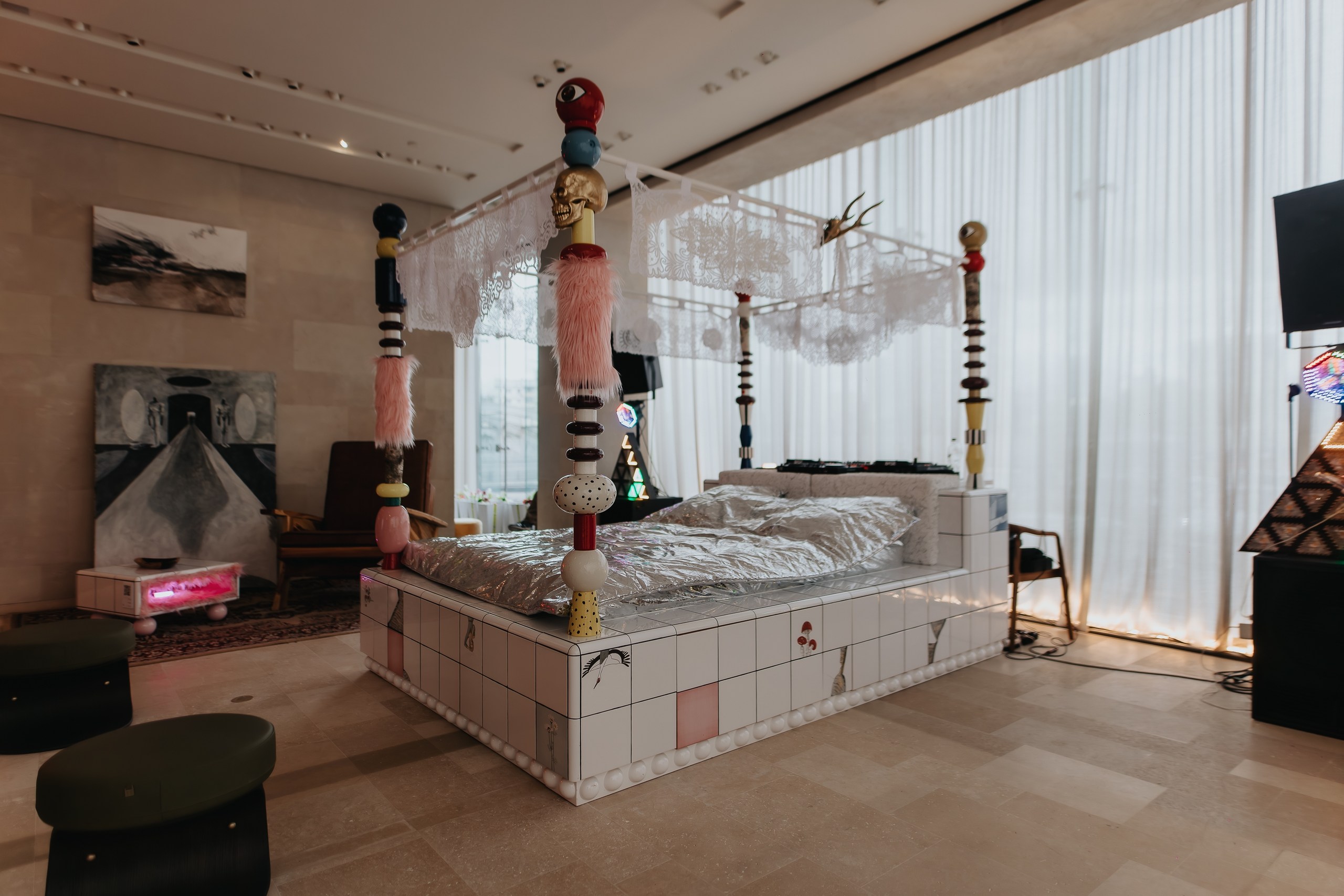 Коллаборационный проект ART POP UP от бутика ASSETS MUSE и галереи S-REDA открылся в галереях „Времена года“