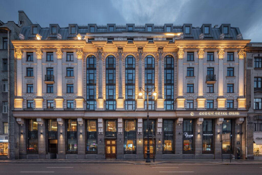 Crown Hotel St. Petersburg: когда четыре звезды весят больше пяти