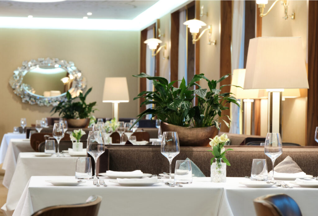 Crown Hotel St. Petersburg: когда четыре звезды весят больше пяти